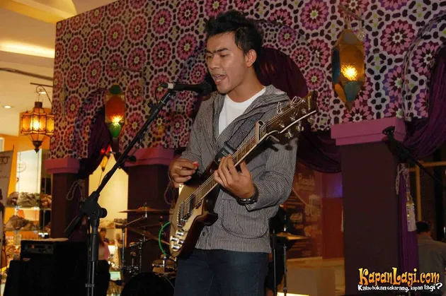 Ikmal Tobing / Bracky Band 