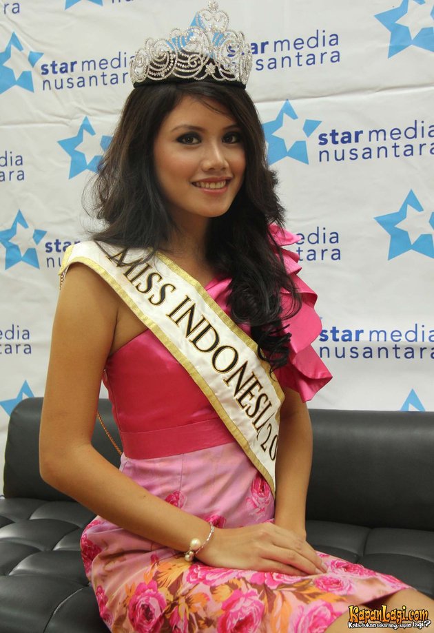Ines Putri Atlet Golf Jawara Miss Indonesia 2012 Kapanlagi Com