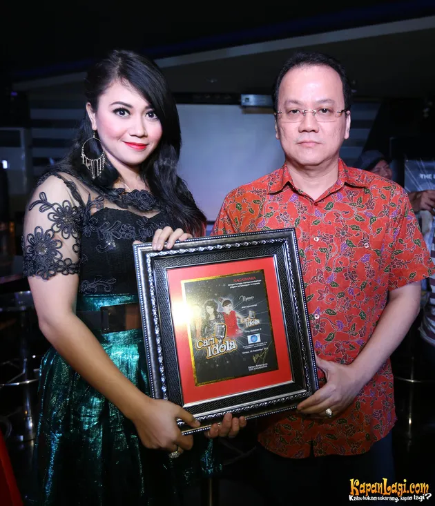 Ratu, Herri, dan Nyimas akan mengisi album karaoke kompilasi berjudul CARI IDOLA yang dirilis Nagaswara. Congrats ya.