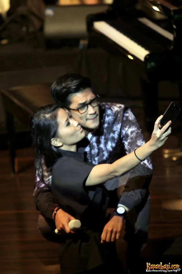 Punya suara merdu dan paras rupawan, wanita mana yang tak jatuh cinta dengan Afgan?