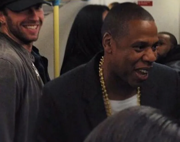 Penyanyi Naik Kereta