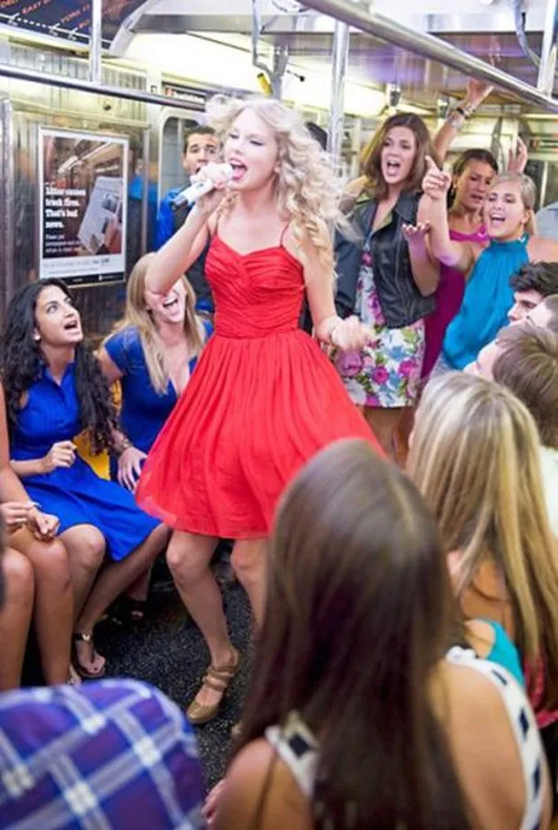 Penyanyi Naik Kereta