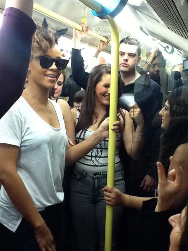 Penyanyi Naik Kereta