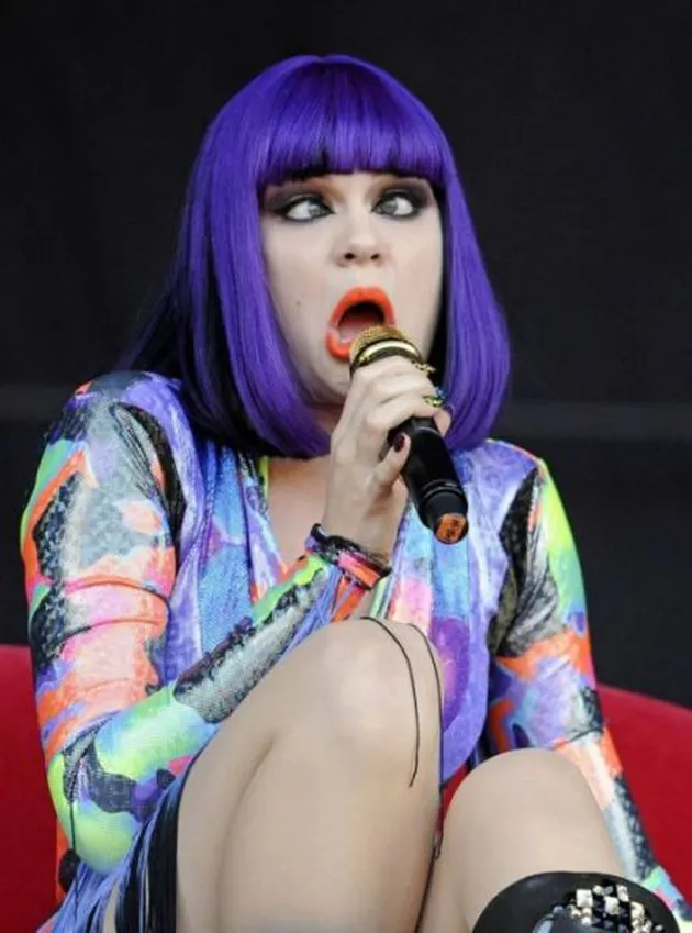 Konyol, tampang kocak Jessie J yang pasti bikin ngakak.
