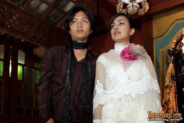 Novita Dewi dan Alex Rudiart