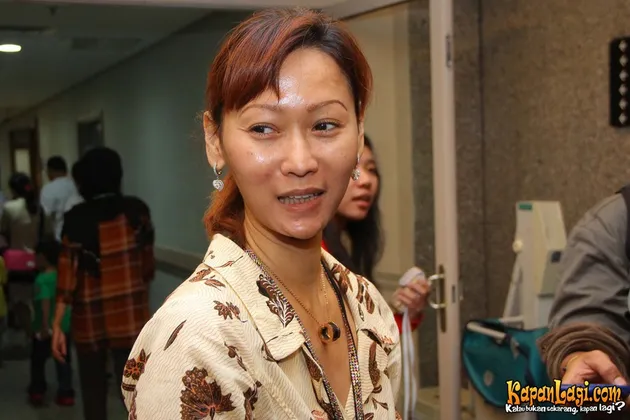 Tak ingin melihat anaknya terus kesakitan, Inul memutuskan segera mengkhitankan putranya.