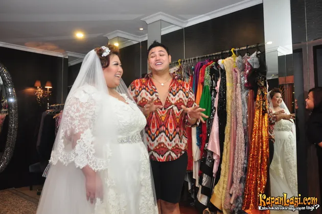  IVAN  GUNAWAN  BICARA SOAL BUAT GAUN  PENGANTIN  BESAR 
