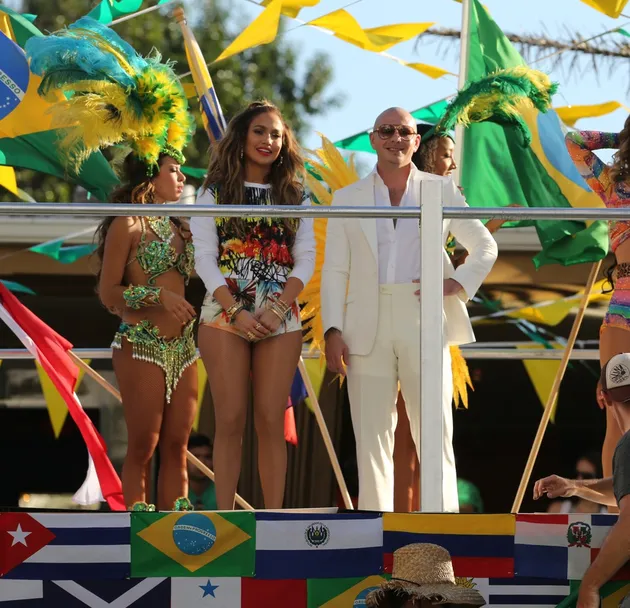 J-Lo, Pitbull, Claudio Leitte