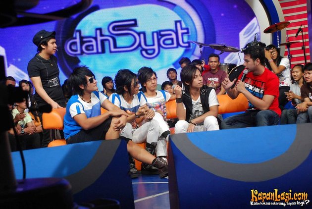 J-ROCKS RAYAKAN ULTAH KE-7 DI ACARA DAHSYAT - KapanLagi.com