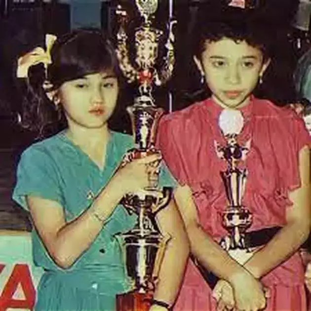 Being an Achieving Child Since Childhood, Here are 9 Old Photos of Celebrities Receiving Awards - So Adorable!