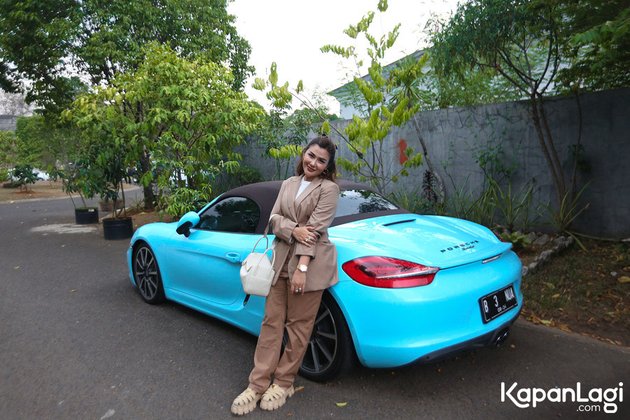 Being the Richest Artist in Indonesia, Here are 8 Pictures of Rey Utami's Luxury Car Collection - Some Used for Transporting Vegetables to Building Materials