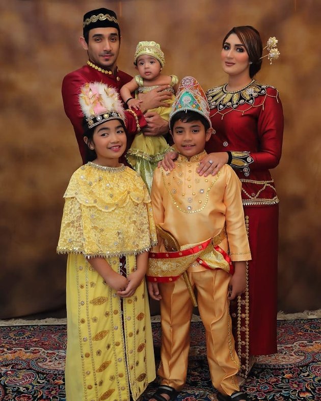 Being a Stepfather Full of Love, Here are 8 Pictures of Abdulla Alwi's Closeness with Tania Nadira's Children - So Harmonious!