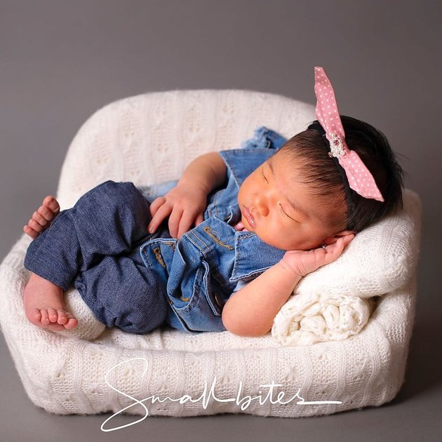 Being Barbie to Adorable Princess, 8 Photos of Newborn Photoshoot Baby Ara, Irish Bella's Child - Cute Poses