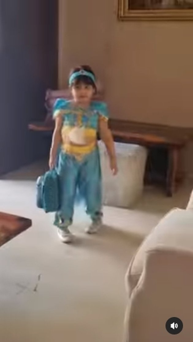 Being Mama's Doll, Beautiful Portraits of Kylie, Andi Soraya's Third Child as Princess Jasmine - Her Belly Looks Cute and Adorable