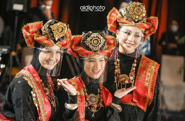 melody eks jkt48 bridesmaid lesti