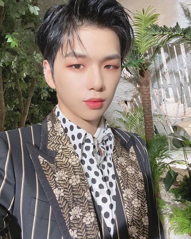 Being Young and Handsome CEO, 8 Photos of Kang Daniel and Lai Guan Lin's Style Showdown