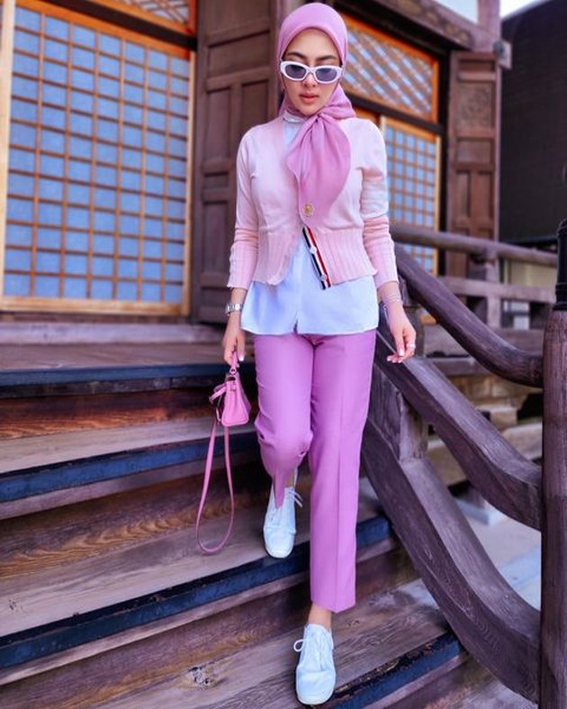 Being a Cake Girl, Here's a Portrait of Syahrini's Beautiful Style on Vacation in Japan with Reino Barack: Wearing All-Pink Outfit!