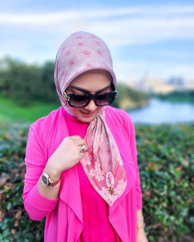 Being a Cake Girl, Here's a Portrait of Syahrini's Beautiful Style on Vacation in Japan with Reino Barack: Wearing All-Pink Outfit!