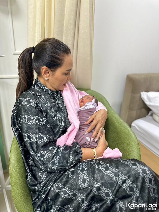 Being Dewi Perssik's Grandchild, Photos of Rosa Meldianti's Unique-Named Child - Born Healthy & Big