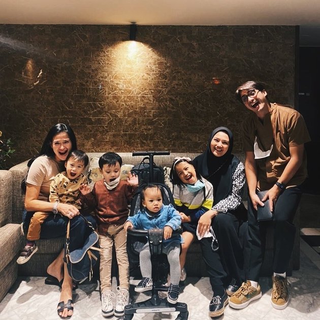Being a Great Mother, 9 Portraits of Herfiza, Ricky Harun's Wife, Taking Care of 4 Children - Working Together with Her Husband