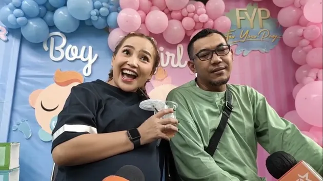 Mpok Alpa Hamil Anak Kembar