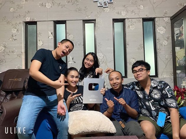 Becoming Controversial, Look at 8 Photos of Ayu Ting Ting and Nanda Fachrizal's Close Relationship, Syifa's Boyfriend That Becomes the Spotlight
