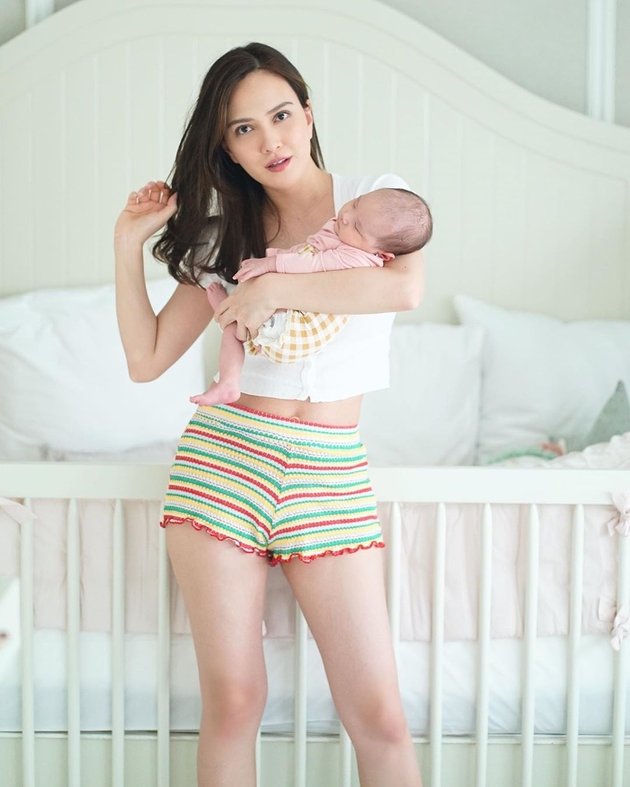 Being a Young Mother, Peek at 8 Moments of Shandy Aulia Carrying Baby Claire that Often Criticized by Netizens