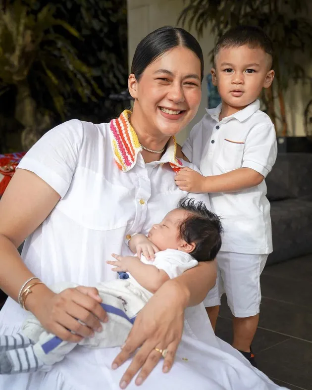 Paula Verhoeven momong anak kenzo kiano