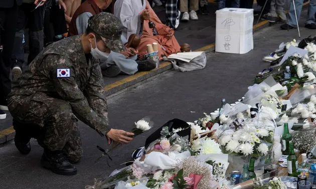 Stasiun Itaewon Dipenuhi Bunga