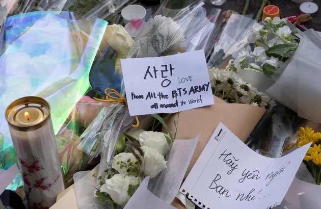 Stasiun Itaewon Dipenuhi Bunga