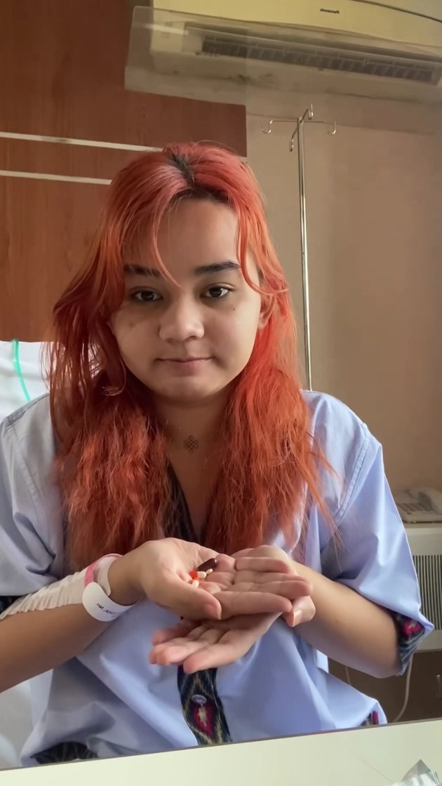 Being a Mental Health Advocate, 8 Portraits of Mima Shafa Putri Mona Ratuliu Attempting Suicide Due to Depression - Surviving with the Support of Loved Ones
