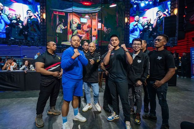 The Most Anticipated Match, 8 Photos of Chef Arnold and Codeblu Finally Will Duel on the HSS 5 Jakarta Boxing Ring