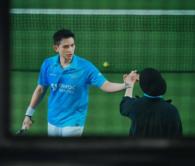Rezky Aditya dan Citra Kirana Main Padel
