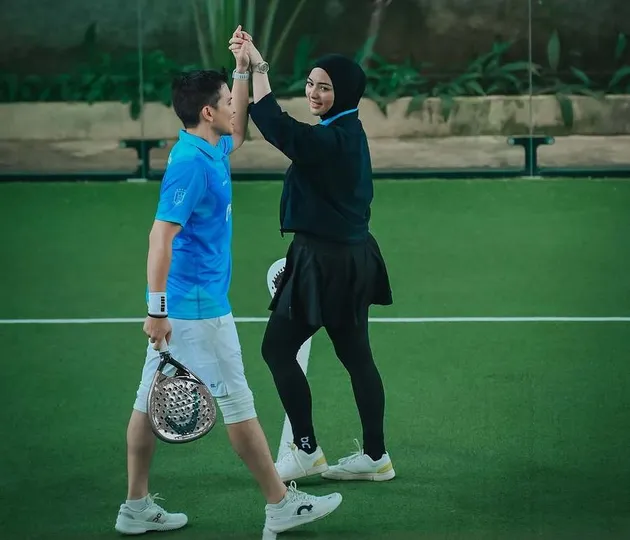 Rezky Aditya dan Citra Kirana Main Padel