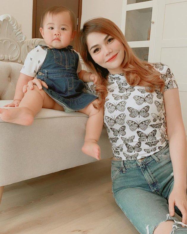 Being a Single Mom - Always Looking Stylish, Here are 8 Photos of DJ Katty Butterfly Taking Care of Baby Katherine