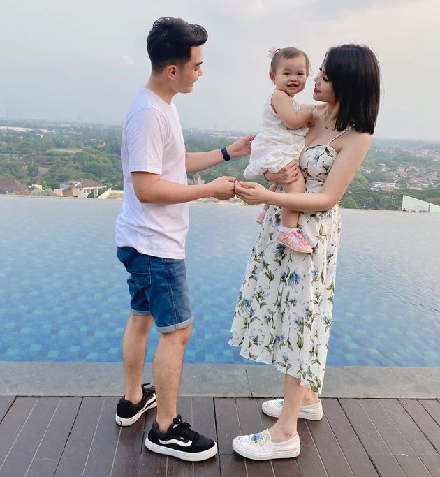 Being a Single Mom - Always Looking Stylish, Here are 8 Photos of DJ Katty Butterfly Taking Care of Baby Katherine