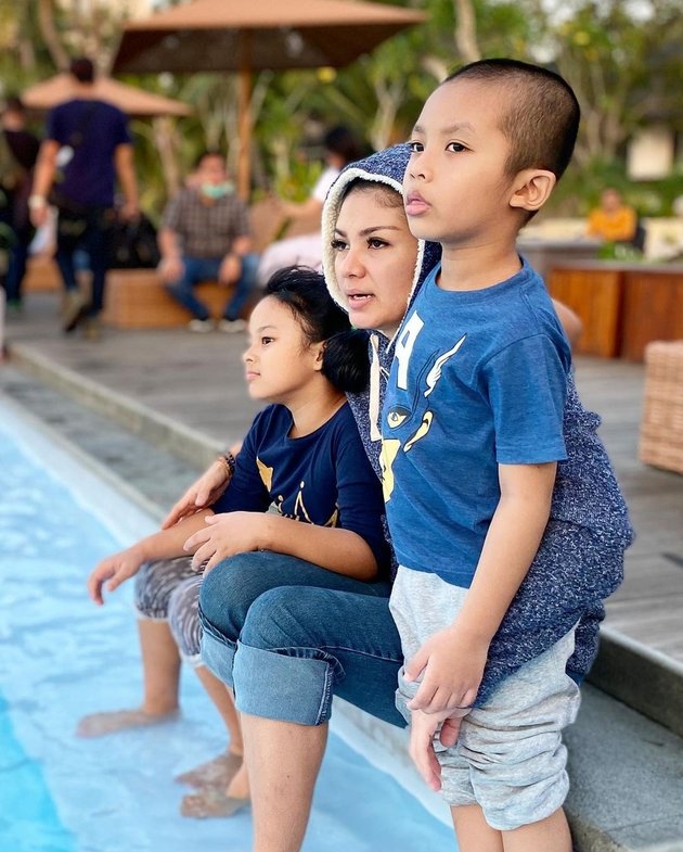 Being a Single Mom, Here's the Happy Portrait of Intan RJ with Her 2 Children After Her Husband's Passing