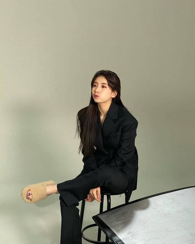 Being Steve Jobs in the drama 'START UP', Check out 10 Photos of Suzy Wearing Formal Clothes Like a Classy Woman