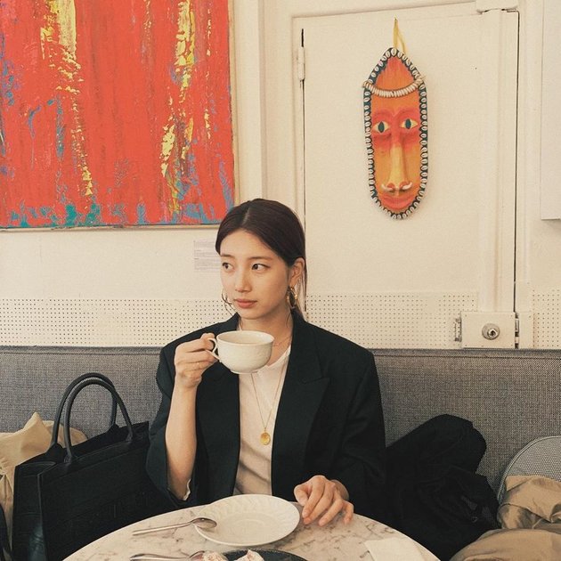 Being Steve Jobs in the drama 'START UP', Check out 10 Photos of Suzy Wearing Formal Clothes Like a Classy Woman