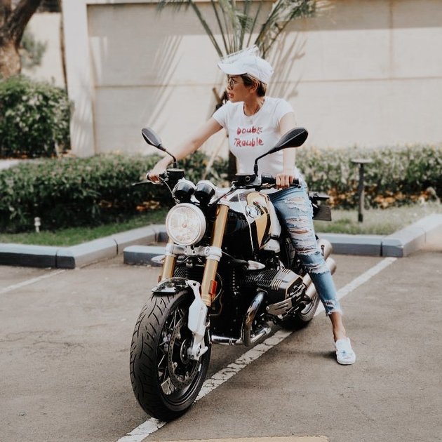 Being a 'Super Mom', These 7 Beautiful Celebrities Still Remain 'Bikers' Despite Having Children