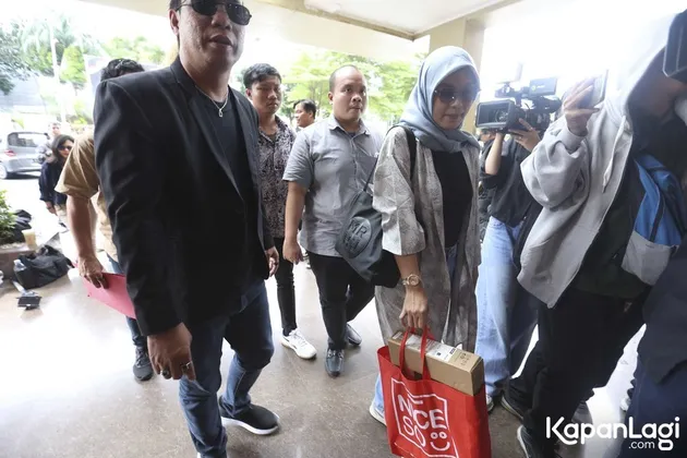 Ayu Chairun Nurisa Datang ke Polres Metro Jaksel