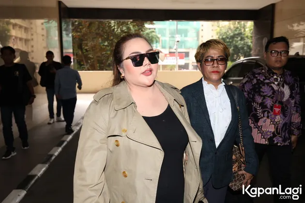 Lisa Mariana terjerat kasus pencemaran nama baik