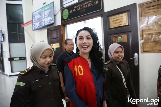 Nikita Mirzani di Pengadilan Negeri