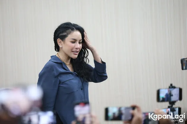 Nikita Mirzani Kepang Tempel