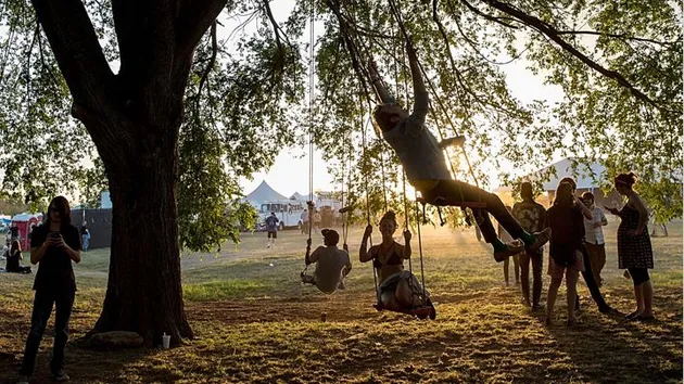 Acara di tempat teduh dan romantis ini bertajuk Austin Psych Fest. Digelar di Austin, Texas pada tanggal 8-10 Mei, acara ini bertempat di Carson Creek Ranch.