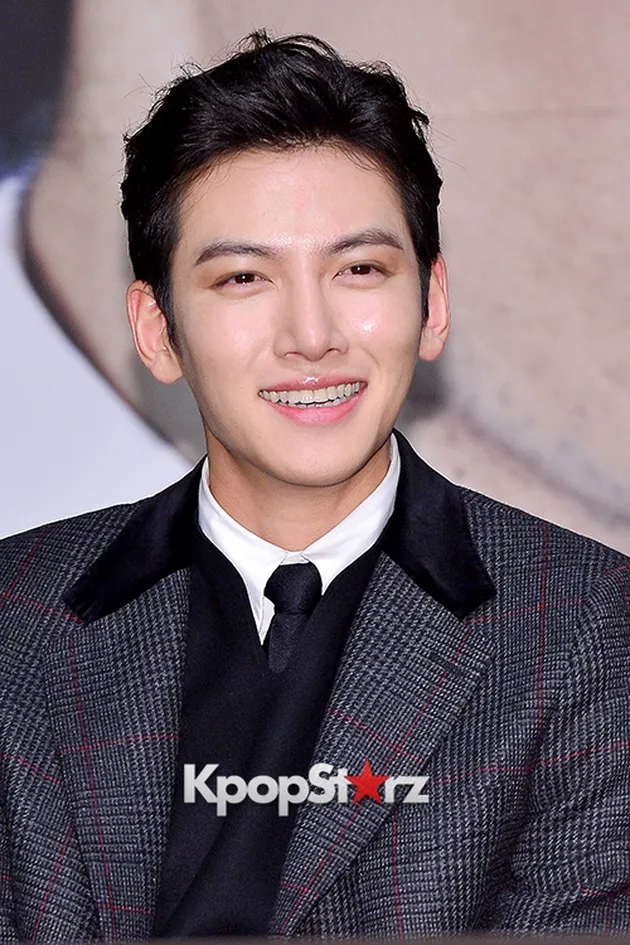Senyum aktor drama Korea