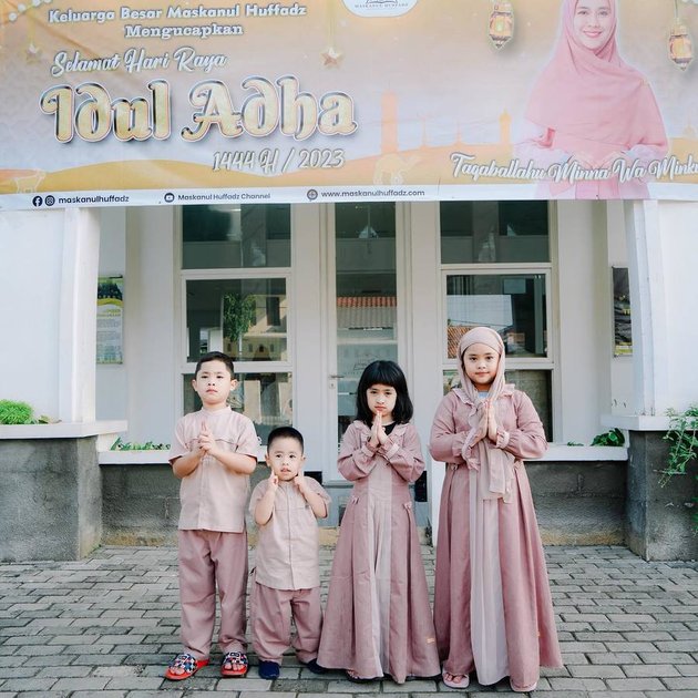 Close Age Gap, 8 Adorable Interactions of Oki Setiana Dewi's Four Children