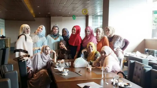 Jarang Diekspos, Adik Tampan Nabila Syakieb Lamar Wanita Berhijab