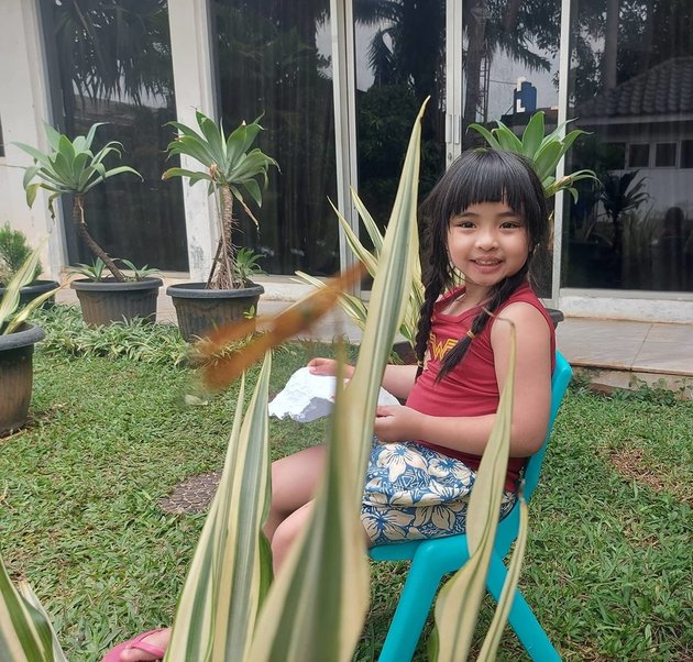 Rarely Seen, Peek 9 Photos of Aquilla, the Beautiful and Adorable Only Daughter of Eza Yayang - Now Already in Elementary School