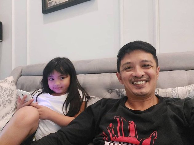 Rarely Seen, Peek 9 Photos of Aquilla, the Beautiful and Adorable Only Daughter of Eza Yayang - Now Already in Elementary School